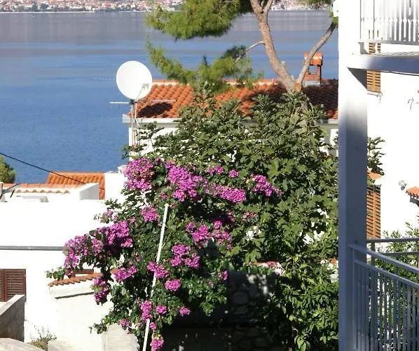 Apartamento By The Sea Slatine, Ciovo - 972 *