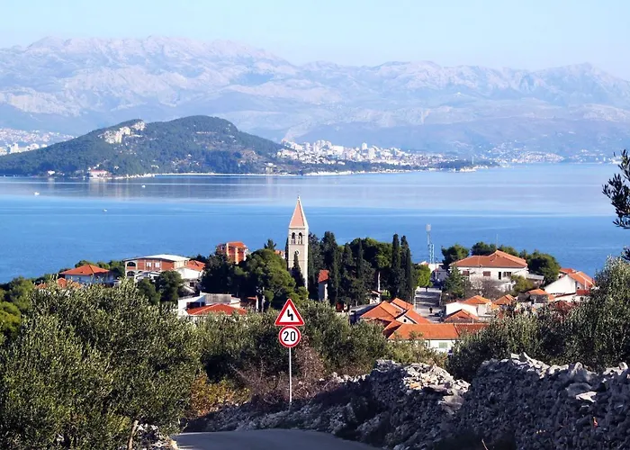 Apartamento By The Sea Slatine, Ciovo - 972 *